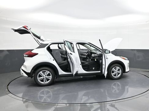 Certified 2025 Nissan Kicks Play S FWD image 37