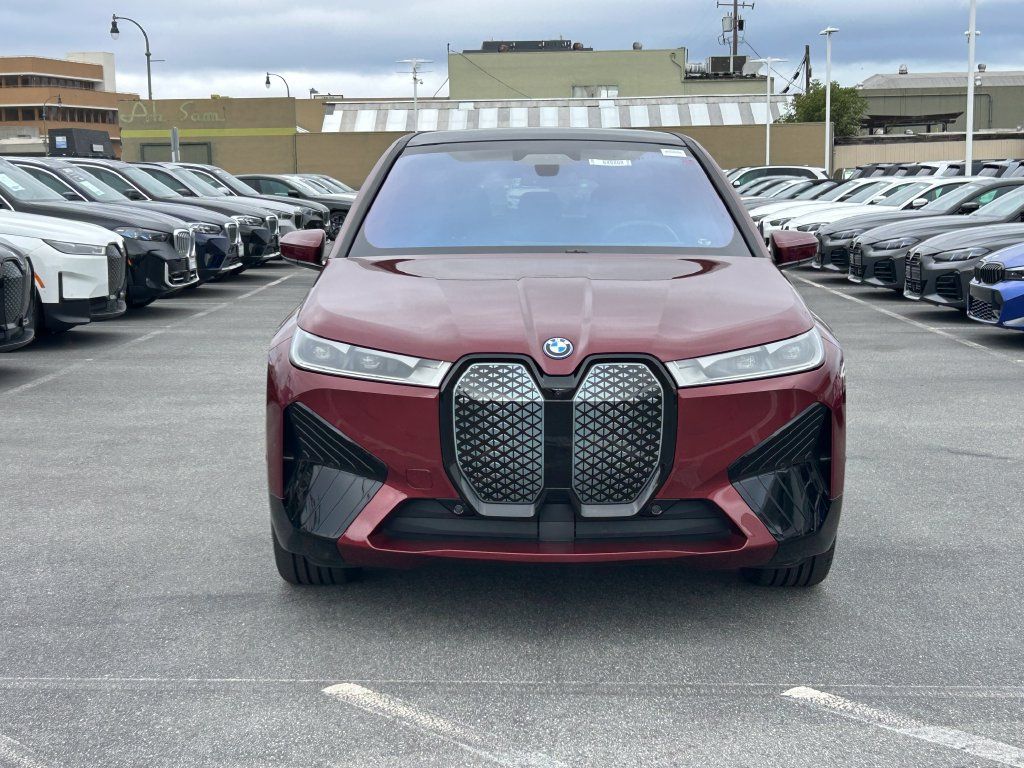Used 2024 BMW iX xDrive50 w/ Sport Package AWD/4WD image 8