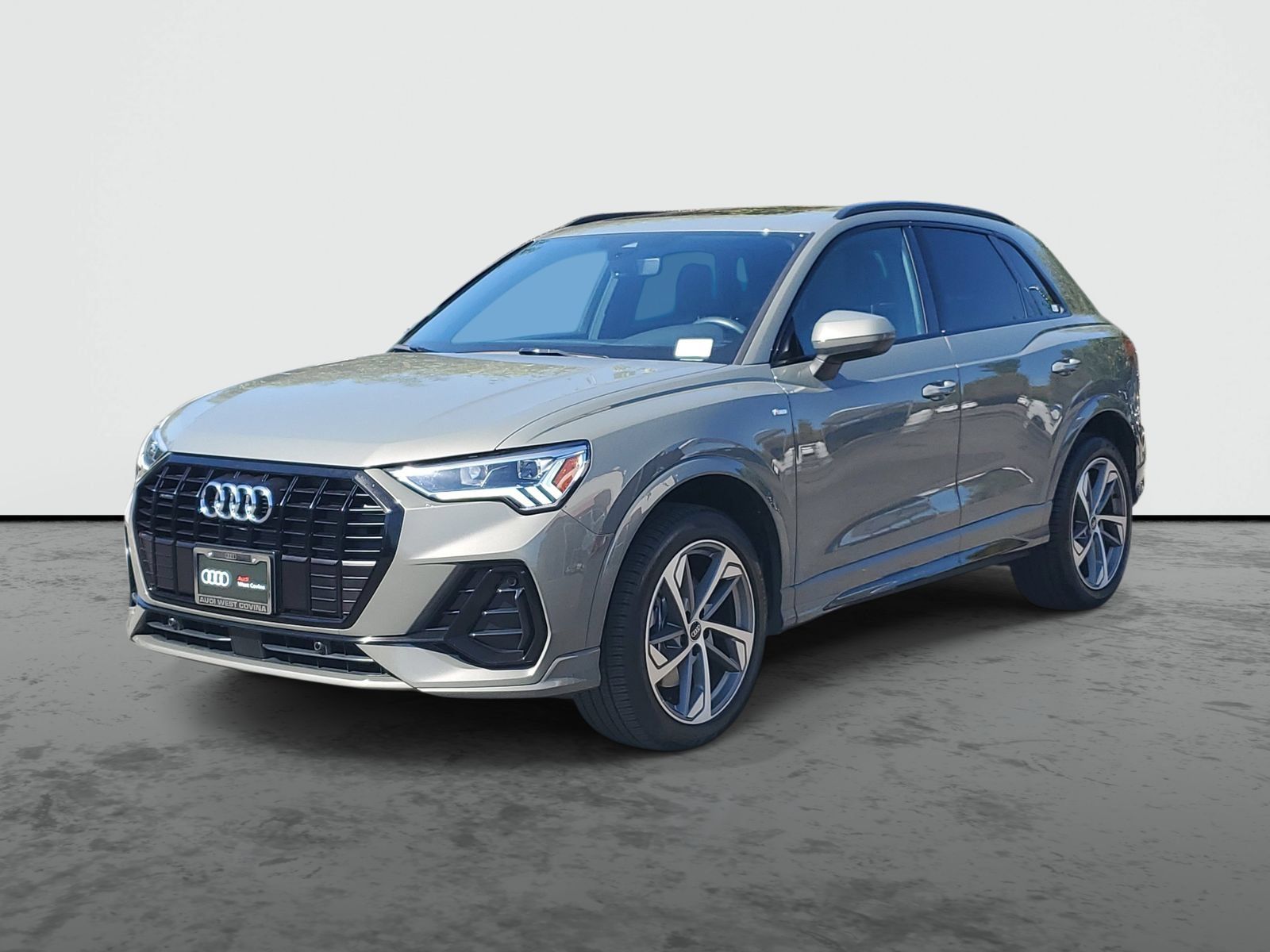Used 2025 Audi Q3 2.0T Premium w/ Convenience Plus Package AWD/4WD image 2