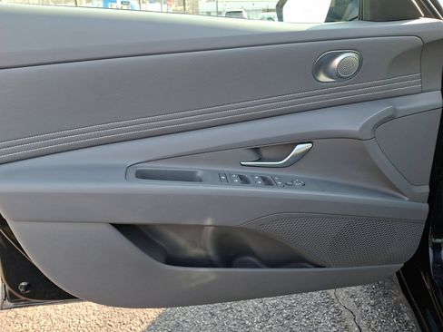 Certified 2025 Hyundai Elantra Sport image 12