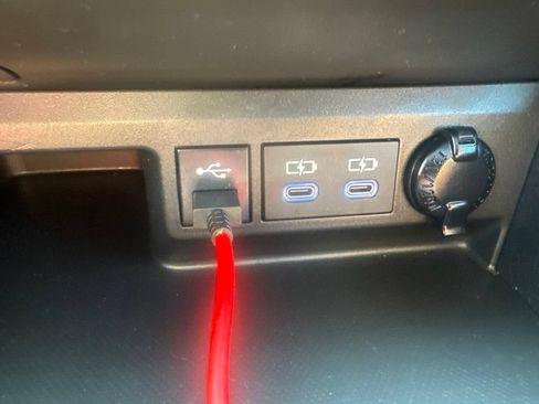 Used 2022 Toyota Highlander XLE AWD/4WD image 21