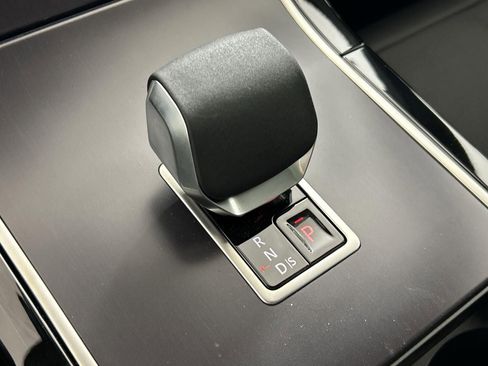 Used 2026 Land Rover Range Rover Velar Dynamic SE image 16