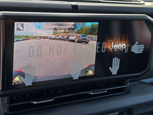 New 2025 Jeep Gladiator Mojave w/ Convenience Group image 9