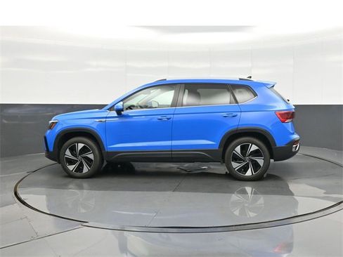 Used 2024 Volkswagen Taos SE image 4