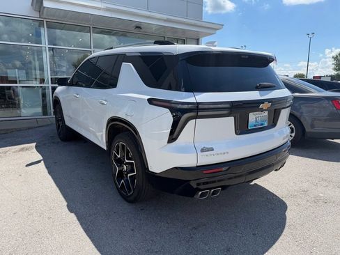 Used 2025 Chevrolet Traverse High Country w/ LPO, Floor Liner Package FWD image 4
