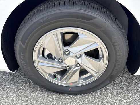 New 2026 Hyundai Elantra SE w/ Cargo Package FWD image 9