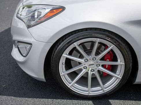 Used 2016 Hyundai Genesis Coupe 3.8 RWD image 9