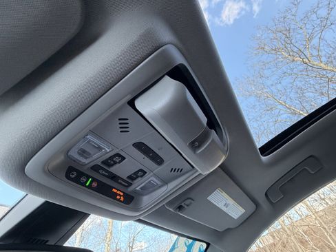 Used 2023 GMC Acadia SLT w/ Elevation Edition image 29