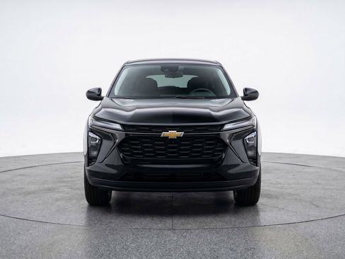Used 2025 Chevrolet Trax LT w/ LT Convenience Package FWD image 2