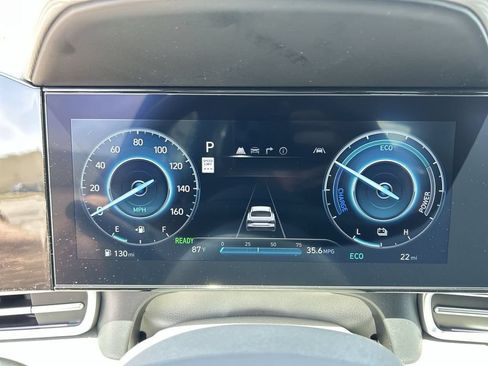 New 2025 Hyundai Elantra SEL FWD image 29