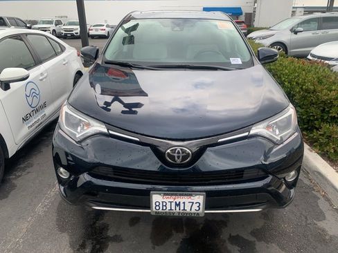 Used 2018 Toyota RAV4 XLE w/ Carpet Mat Package FWD image 3