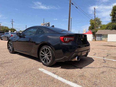Used 2017 Toyota 86 RWD image 8