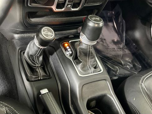 Used 2021 Jeep Wrangler Unlimited Sahara AWD/4WD image 17