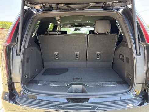 Used 2022 Cadillac Escalade Luxury AWD/4WD image 25