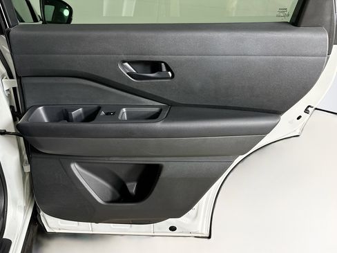 Used 2024 Nissan Pathfinder SV image 30