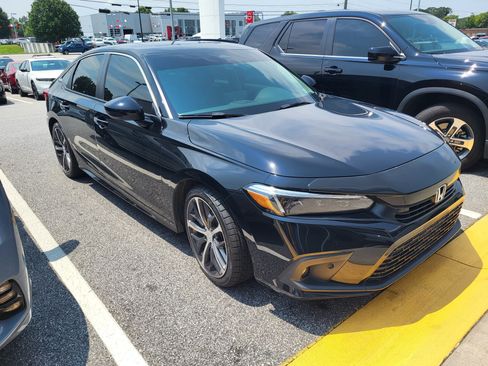 Used 2024 Honda Civic Touring image 3