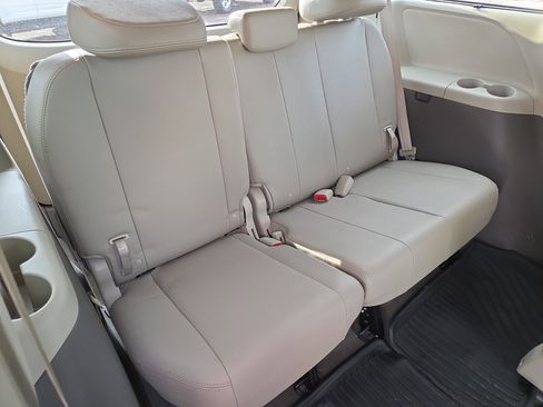 Certified 2019 Toyota Sienna XLE image 19