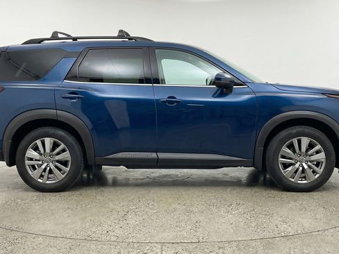 Used 2025 Nissan Pathfinder SV image 11