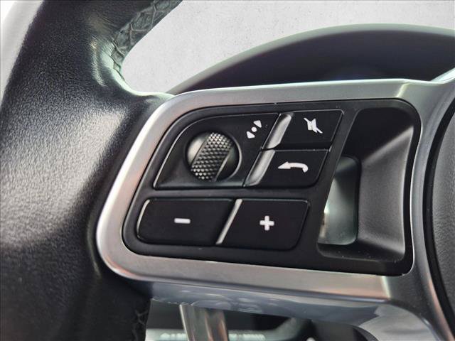 Used 2022 Porsche Cayenne AWD/4WD image 12