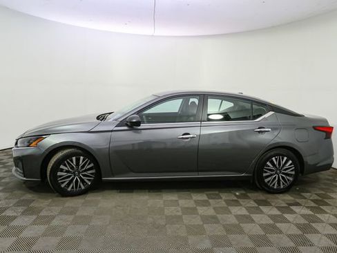 Used 2025 Nissan Altima 2.5 SV image 6