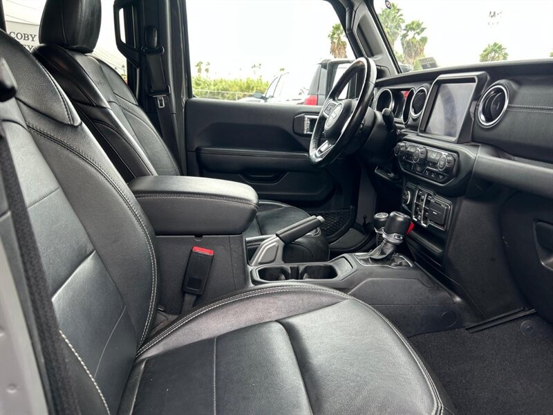 Used 2022 Jeep Wrangler Unlimited Sahara w/ Cold Weather Group AWD/4WD image 11