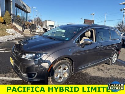 Used 2018 Chrysler Pacifica Limited w/ Advanced Safetytec Group