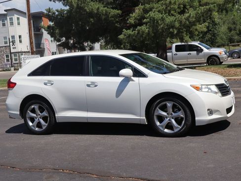 Used 2009 Toyota Venza AWD image 2
