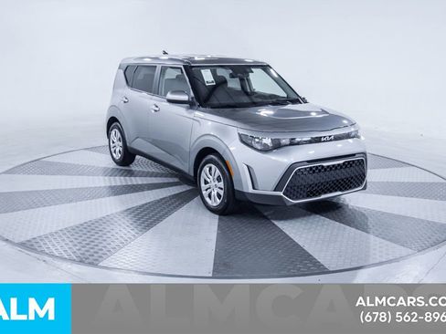 Used 2025 Kia Soul LX FWD image 14