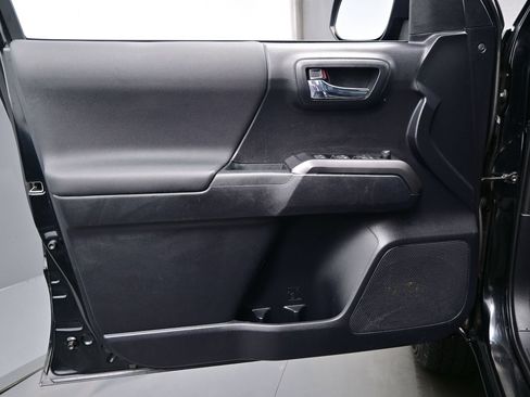 Used 2020 Toyota Tacoma TRD Sport RWD image 9