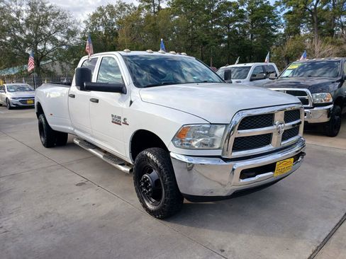 Used 2018 RAM 3500 Tradesman w/ Chrome Appearance Group image 4