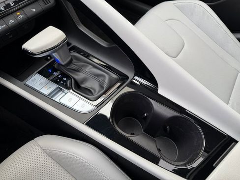 Certified 2024 Hyundai Elantra Limited image 27