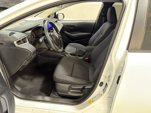 Used 2025 Toyota Corolla LE FWD image 6