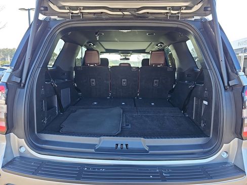 Used 2024 Ford Expedition Limited image 17