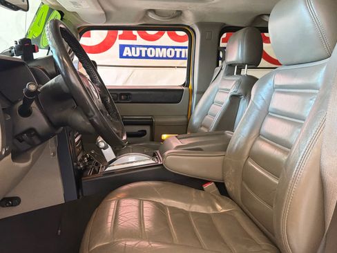 Used 2004 HUMMER H2 w/ Preferred Equipment Group AWD/4WD image 13