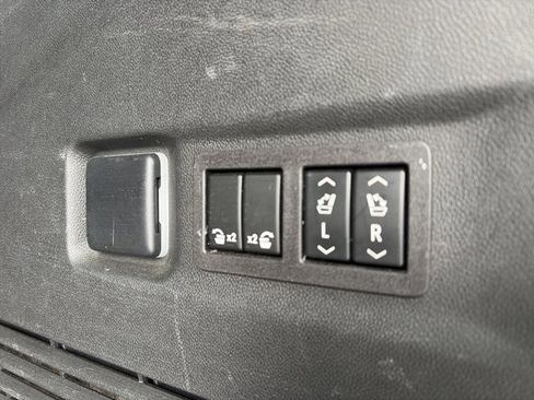 Used 2023 GMC Yukon XL Denali Ultimate image 5