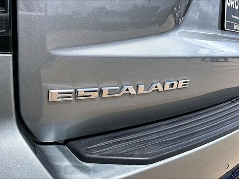 Used 2024 Cadillac Escalade Premium Luxury RWD image 29