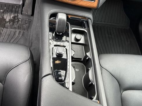 Certified 2024 Volvo XC90 B6 Plus w/ Protection Package Premier image 21