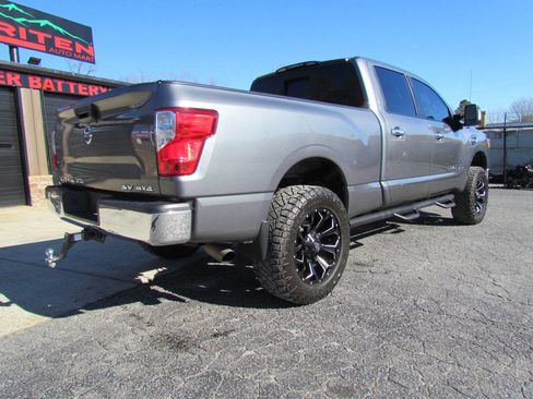 Used 2017 Nissan Titan SV image 7