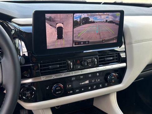 Used 2026 Nissan Pathfinder SL AWD/4WD image 16