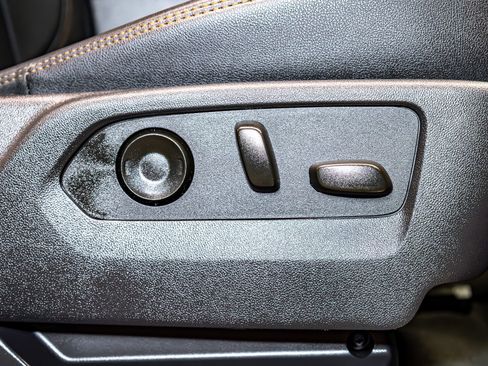 Used 2024 GMC Sierra 2500 AT4 w/ AT4 Preferred Package image 27