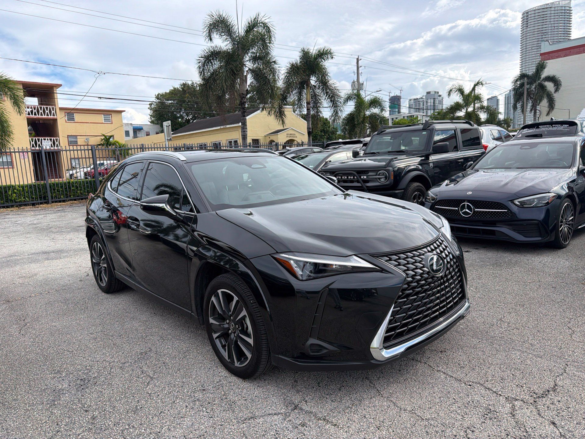 Used 2025 Lexus UX 300h FWD w/ Accessory Package (Z1) image 3