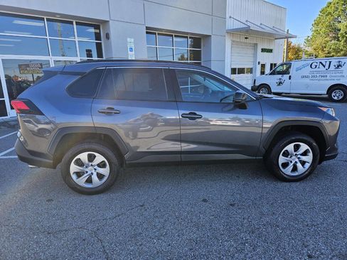 Used 2021 Toyota RAV4 LE image 5