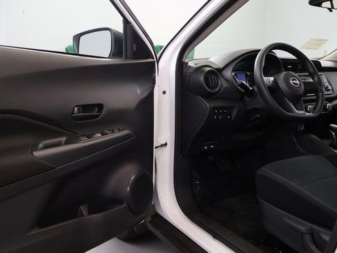 New 2025 Nissan Kicks Play S image 5