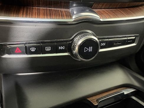 Used 2023 Volvo XC60 B5 Plus image 29