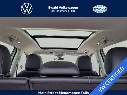 Certified 2025 Volkswagen Tiguan SE w/ Panoramic Sunroof Package AWD/4WD image 27