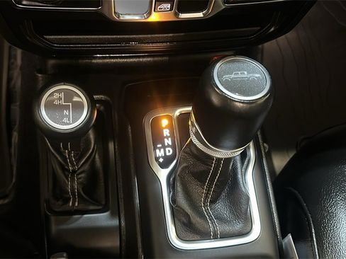 Used 2021 Jeep Gladiator Overland w/ Uconnect 4C Nav & Sound Group image 23