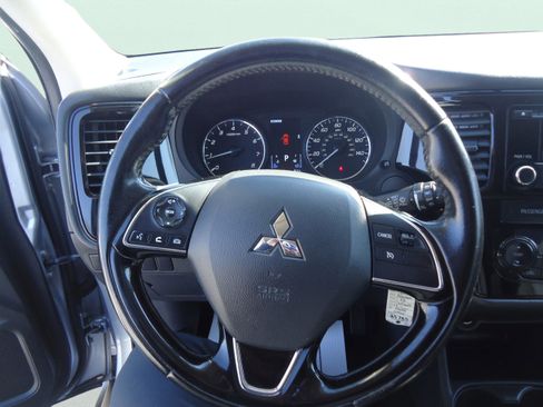 Used 2016 Mitsubishi Outlander ES image 12