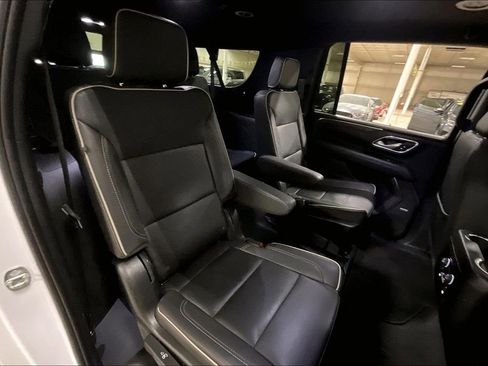 Used 2023 Chevrolet Suburban Premier image 25