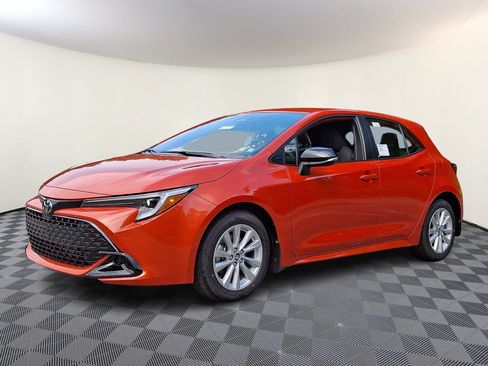 Used 2026 Toyota Corolla SE FWD image 3