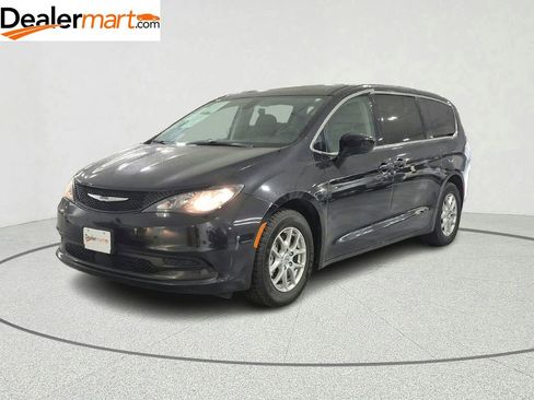 Used 2022 Chrysler Voyager LX FWD image 1